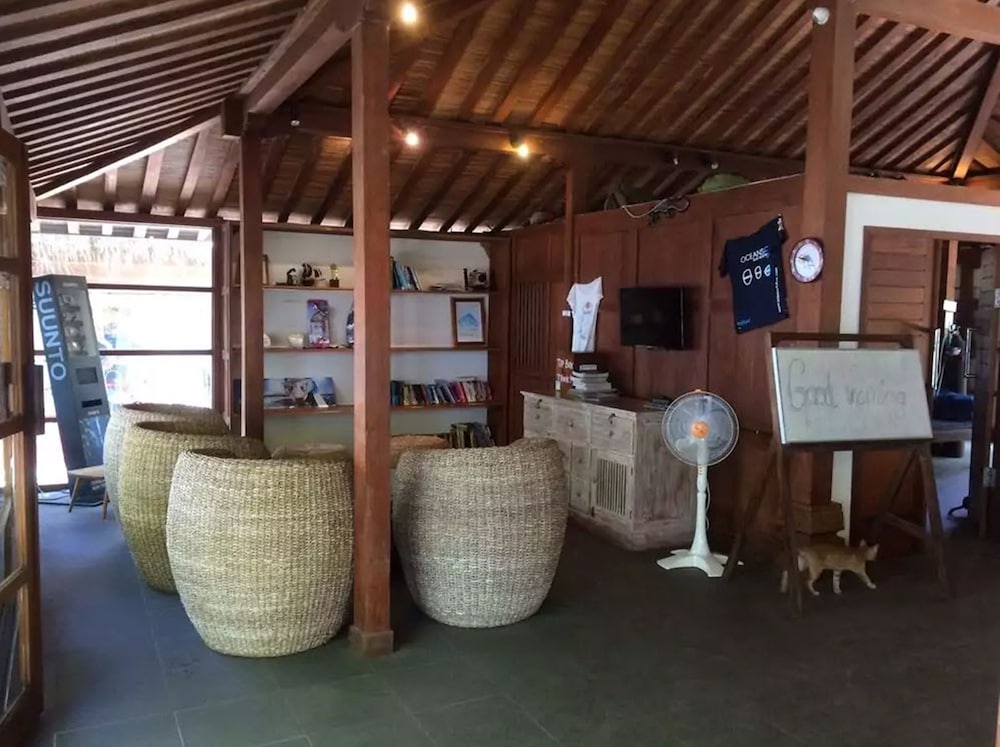 OCEANS 5 DIVE RESORT 57/77