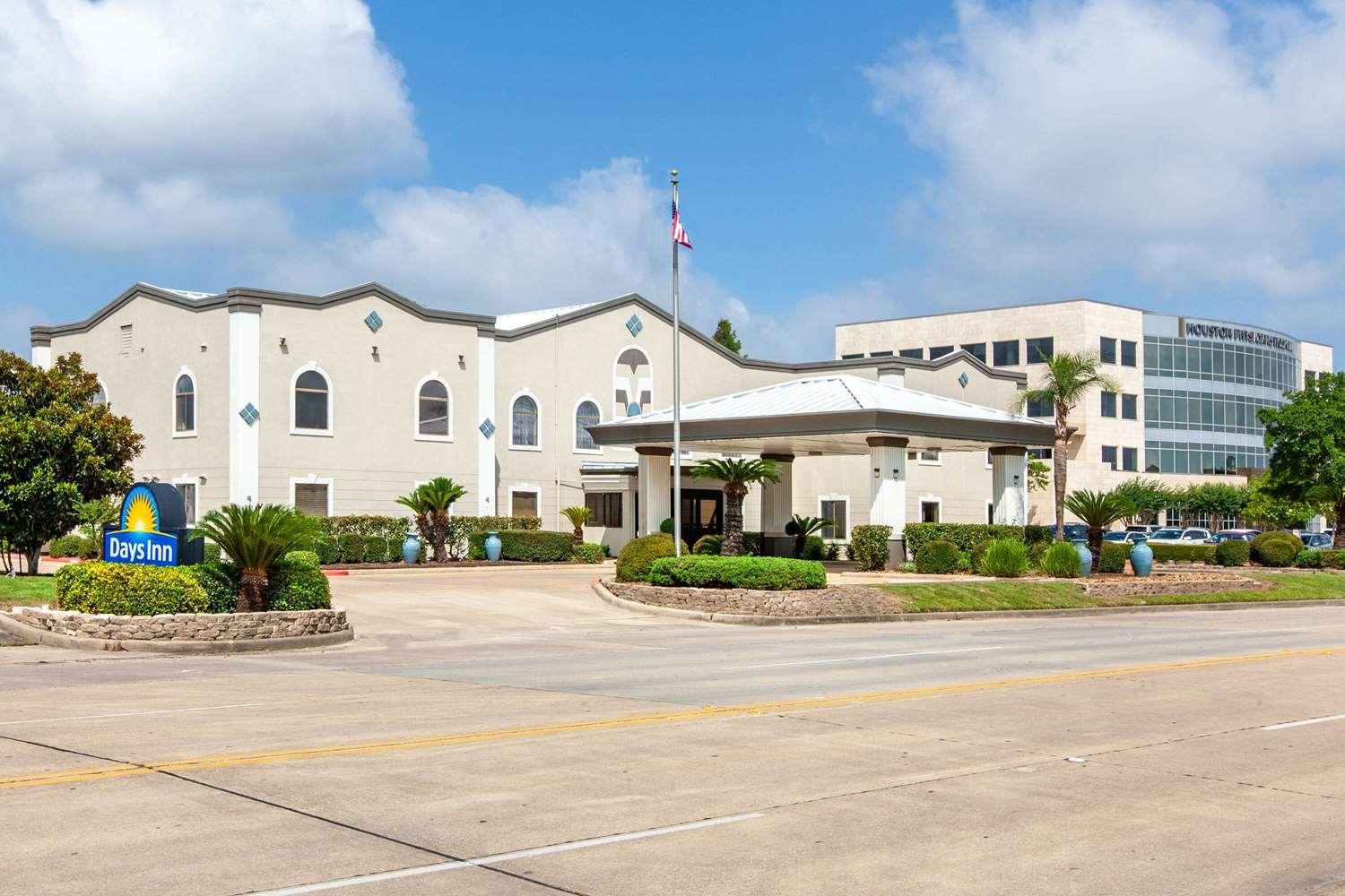 Days Inn & Suites by Wyndham NASA Space Center Houston 1/17