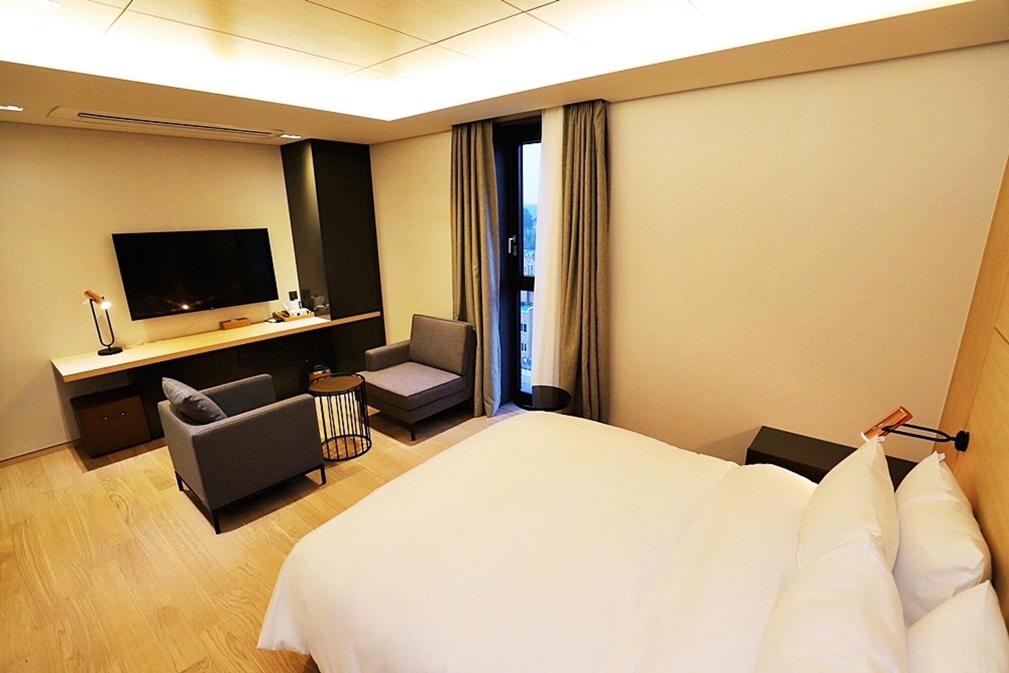 DELUXE, DOUBLE BED