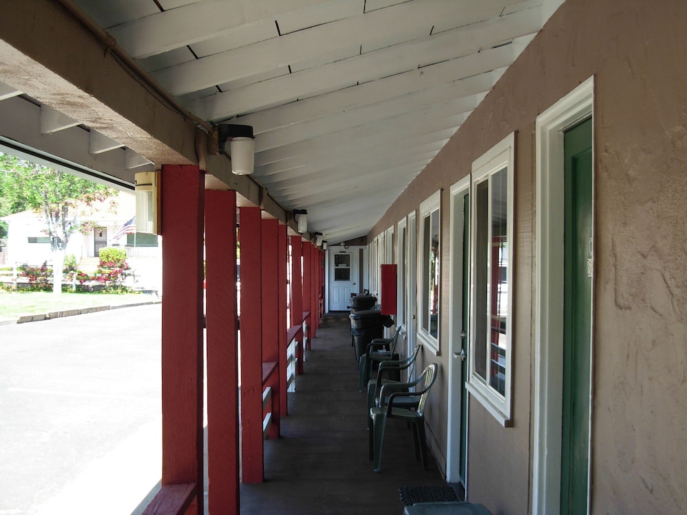 Jumping Frog Motel 40/67