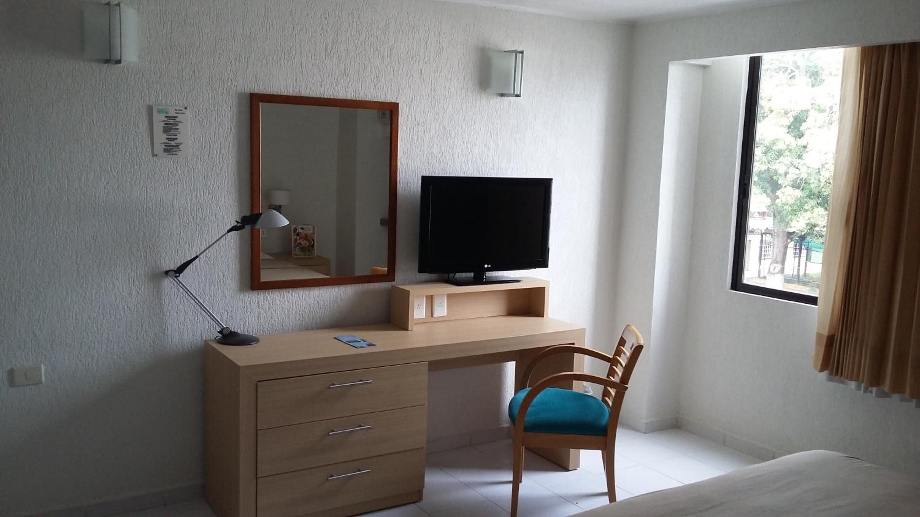 Hotel & Suites Real del Lago 40/51