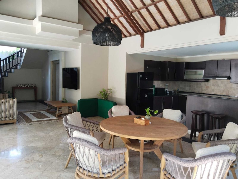 THE DAMPATI VILLA 18/25