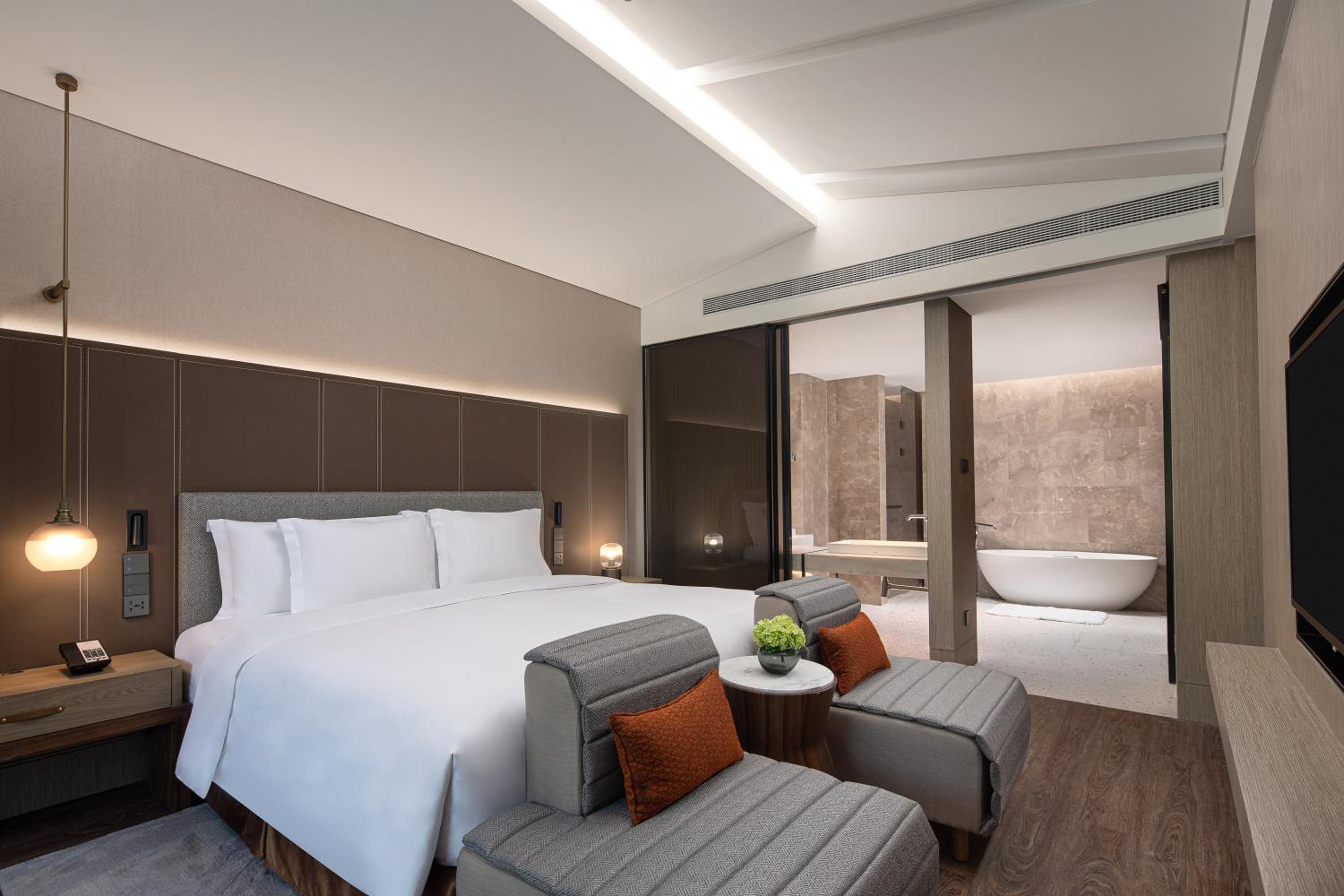 1 Bedroom, Suite, Dining Area