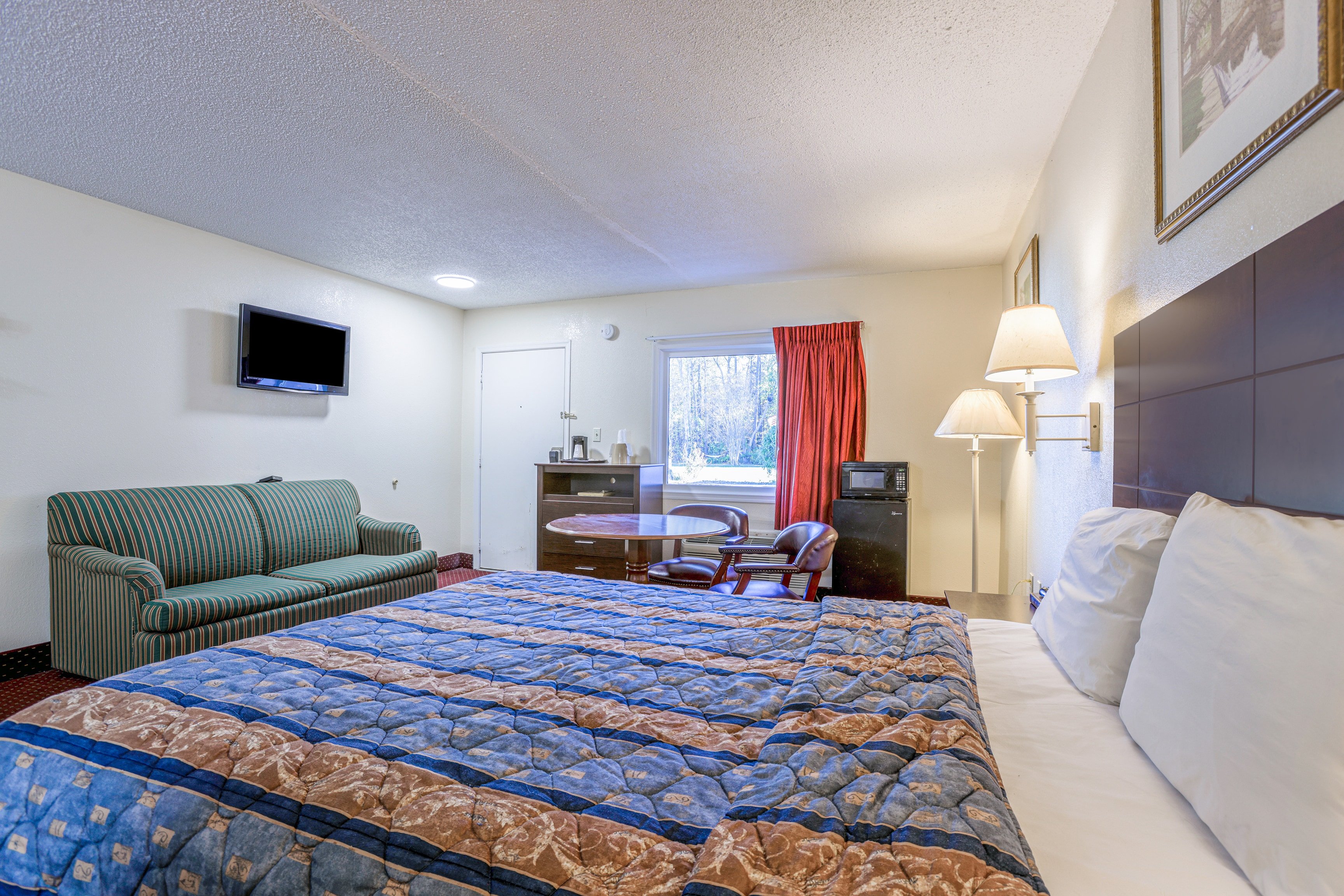 Whispering Pines by Hotel O Whitestone VA 20/50