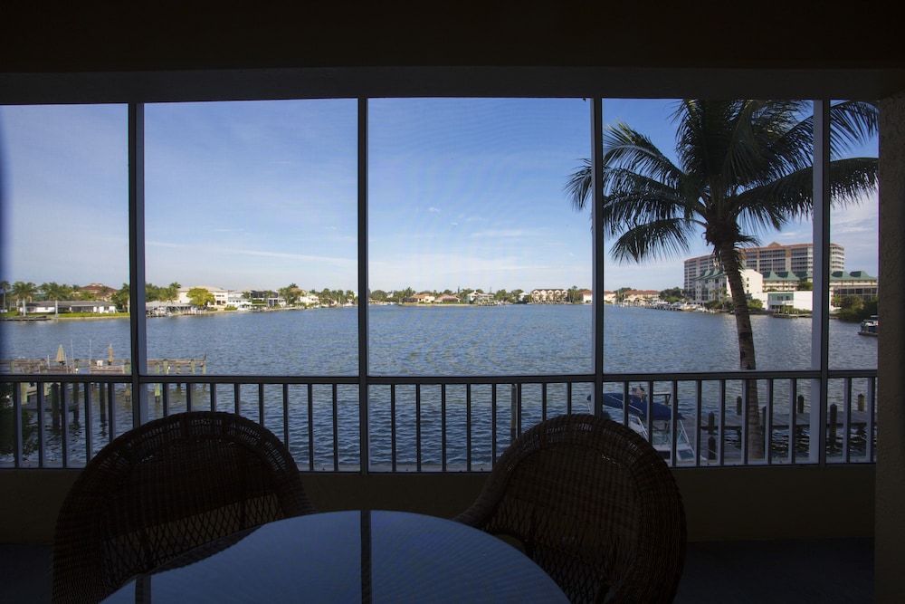 Vanderbilt Beach Resort 34/65