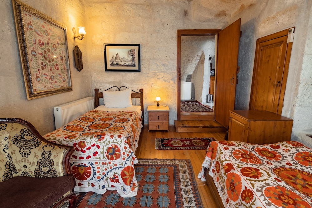 Amber Cave Suites 23/76