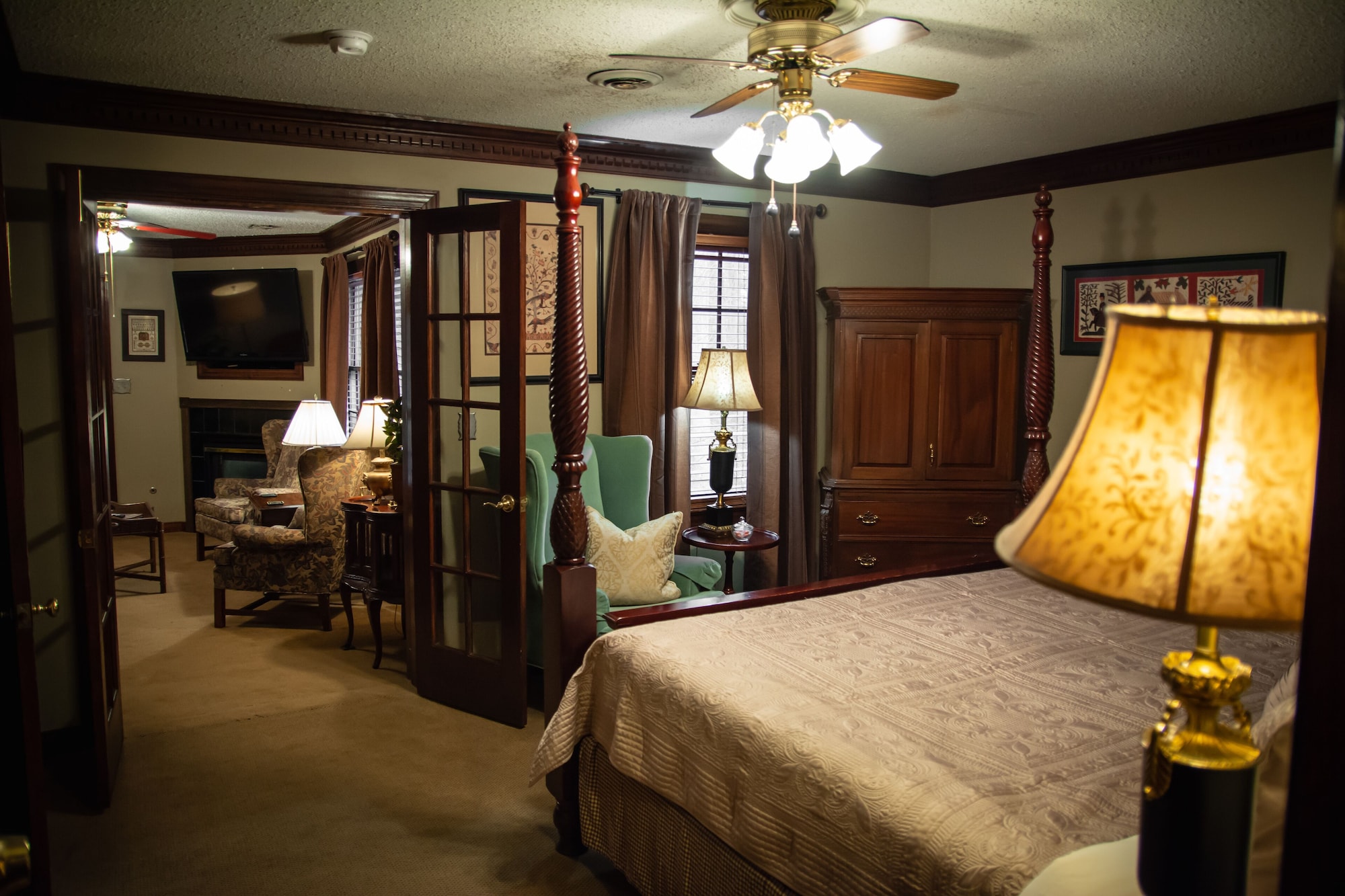 WILLIAM, SUITE, KING BED