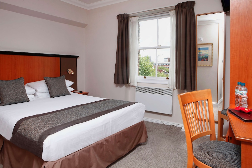 FAMILY, MULTIPLE BEDS