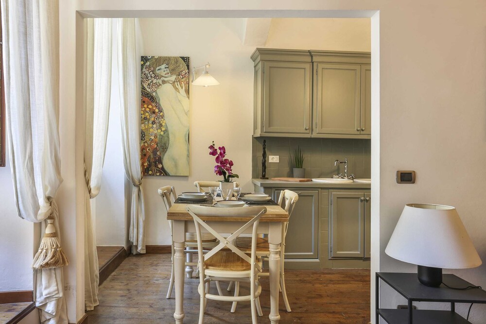 Pontevecchio Stylish Apartment in Florence-hosted by Sweetstay 10/14