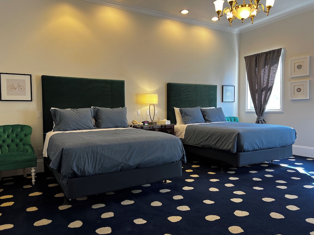 ROOM, 2 QUEEN BEDS