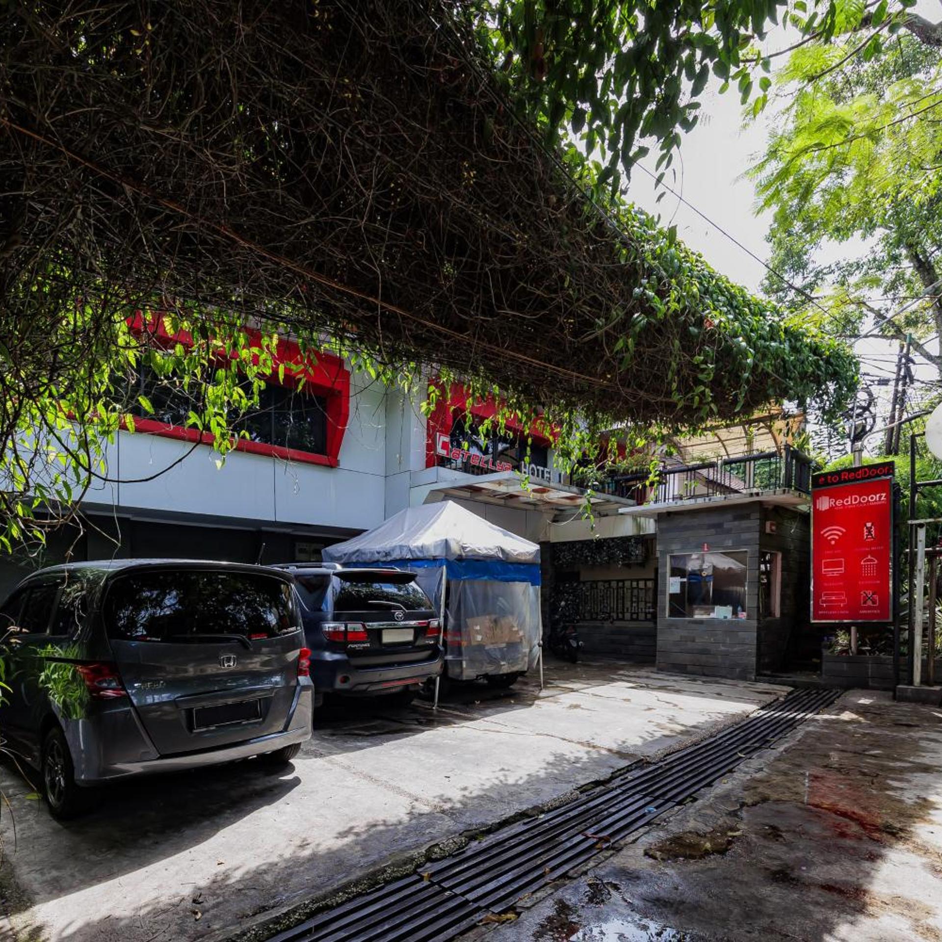 RedDoorz near Istana Plaza 2 41/50