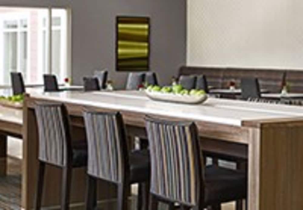 Residence Inn Charlotte Airport 32/40