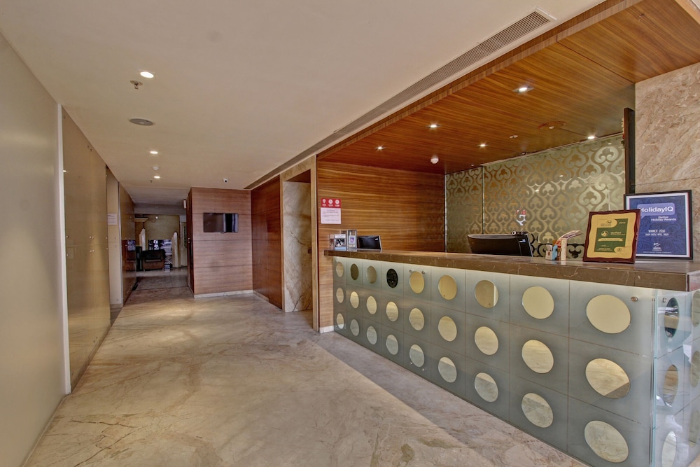Oyo 8169 Hotel Salem Castle 2/32