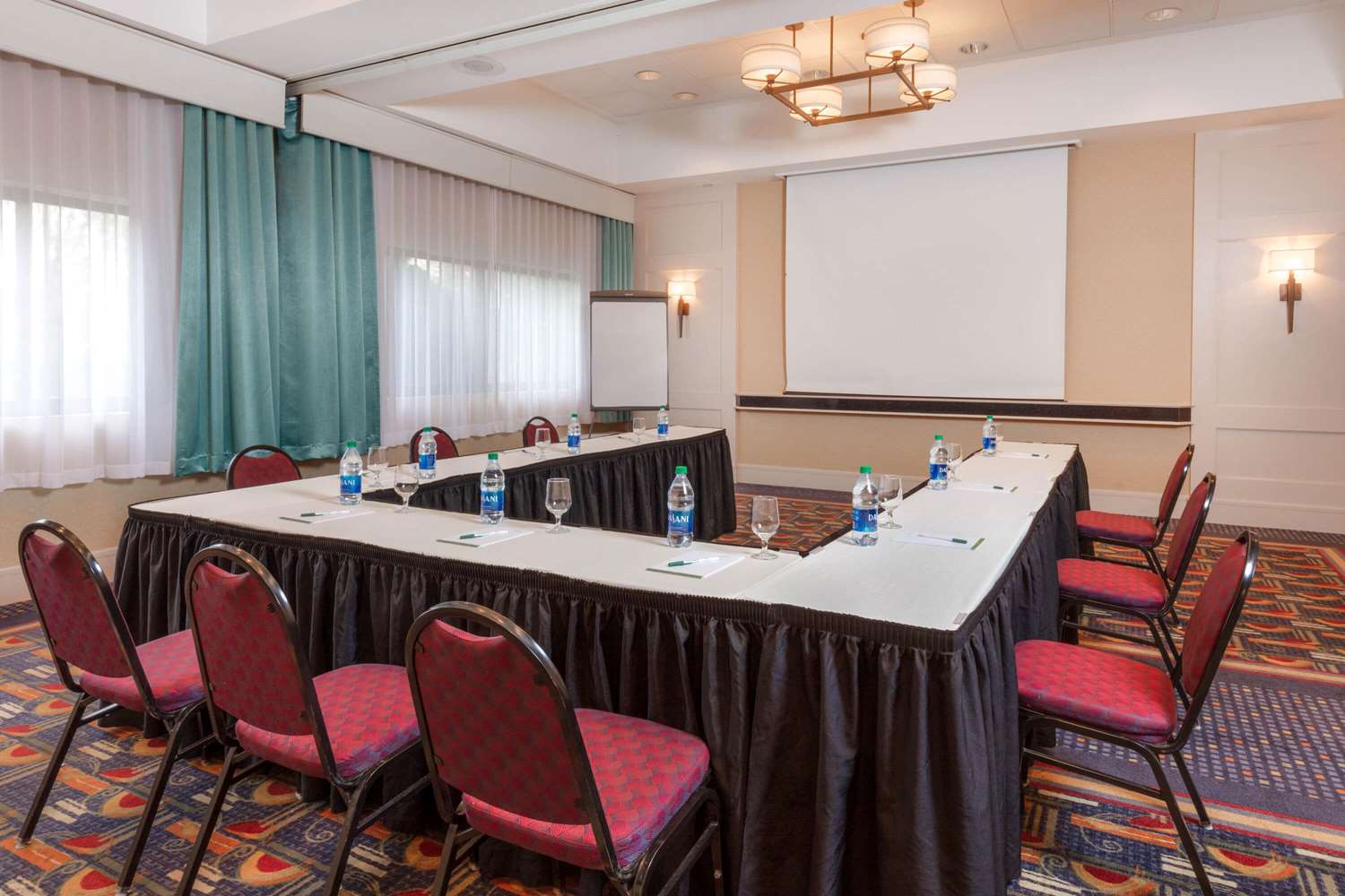 La Quinta Inn and Suites by Wyndham Secaucus Meadowlands 34/41