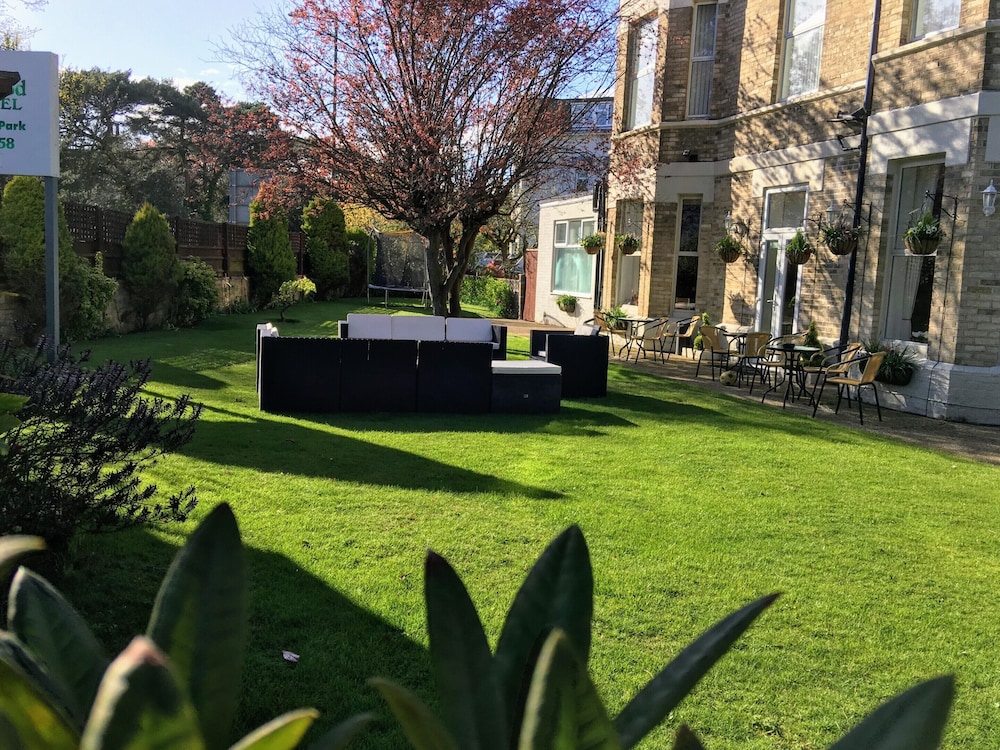 The Applewood Hotel 59/67