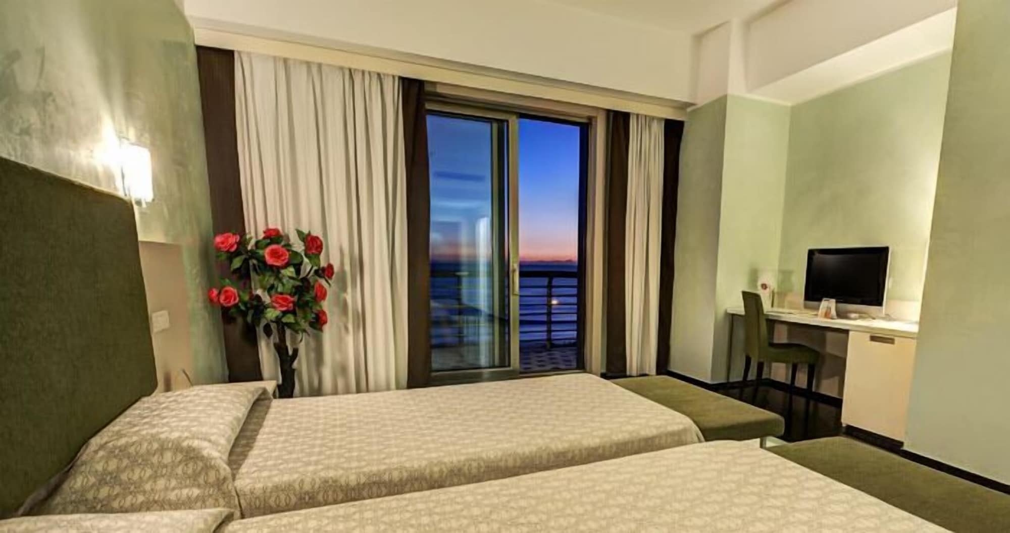 DELUXE, SINGLE, SEA VIEW