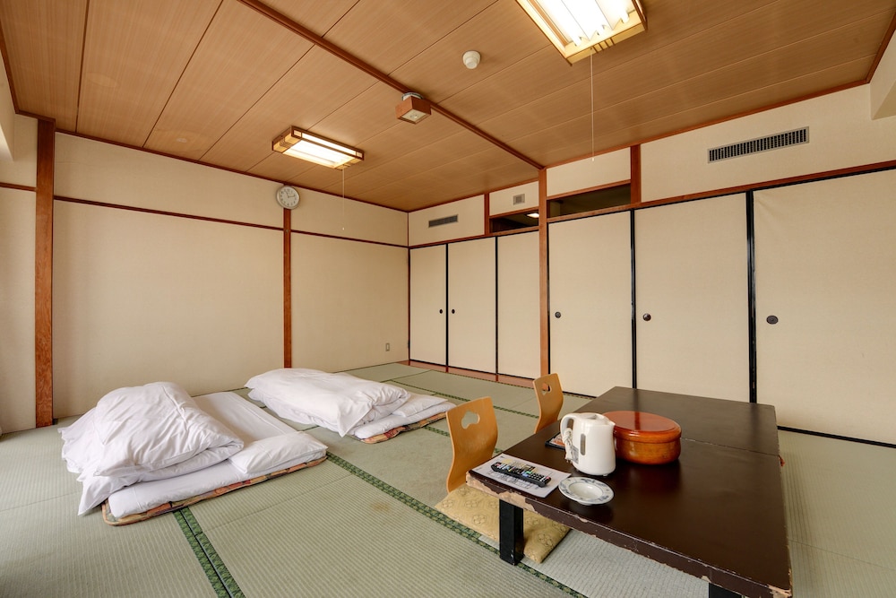 FAMILY, PRIVATE BATHROOM