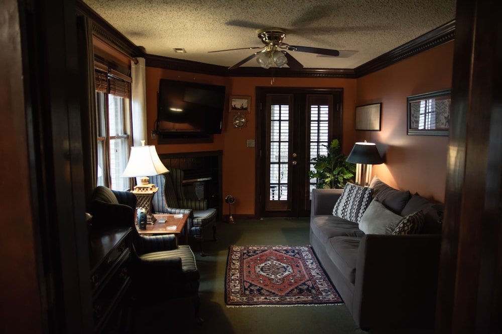 Williamsburg Sampler B & B 5/30