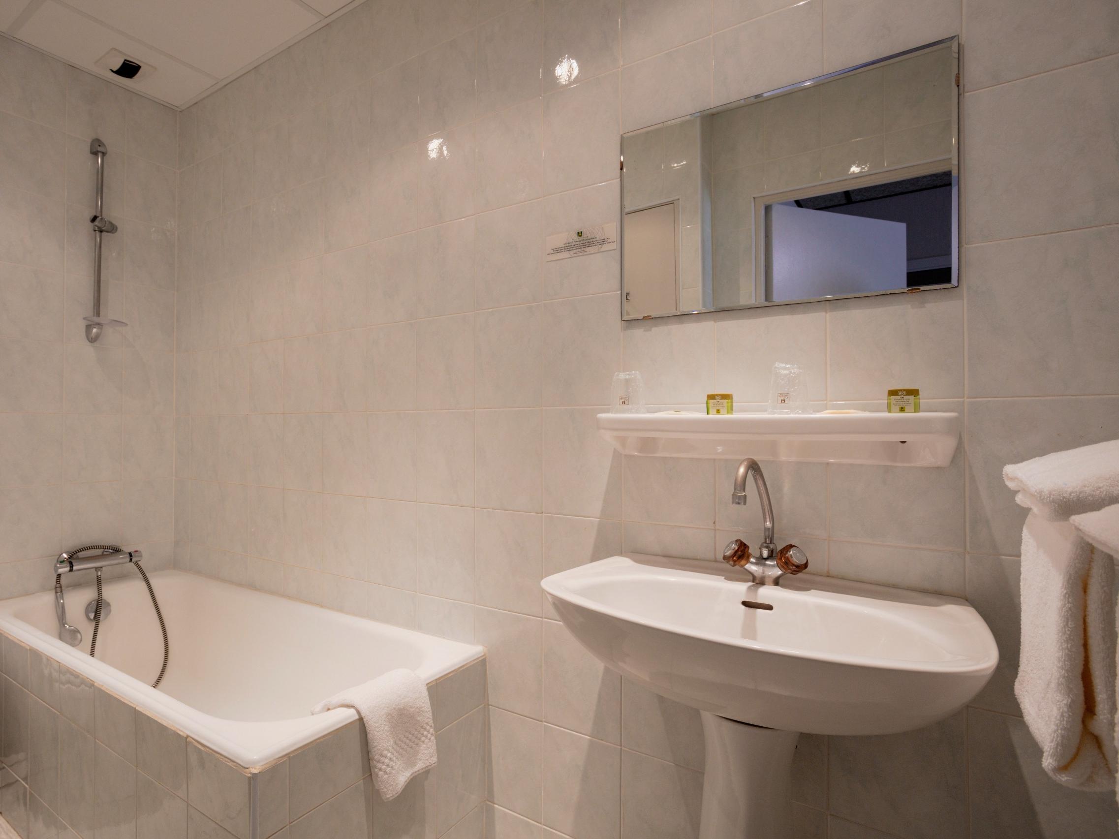 LOGIS HOTEL RESTAURANT FAMILY AND SPA 25/26