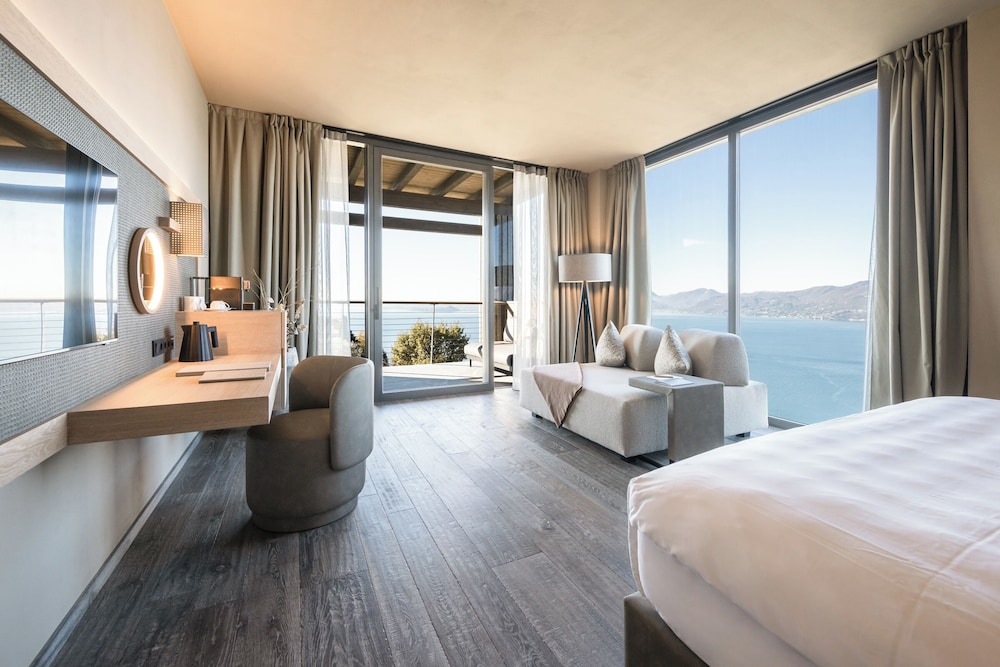 DELUXE, SUITE, LAKE VIEW, PRIVATE POOL