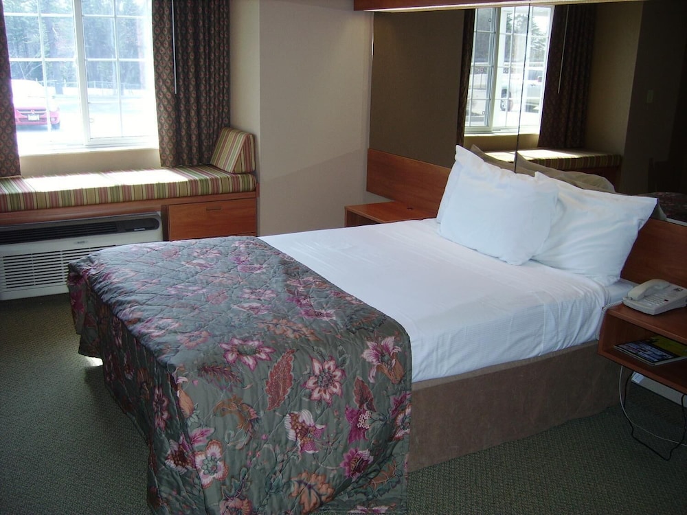 Microtel Inn By Wyndham Parry Sound 8/24