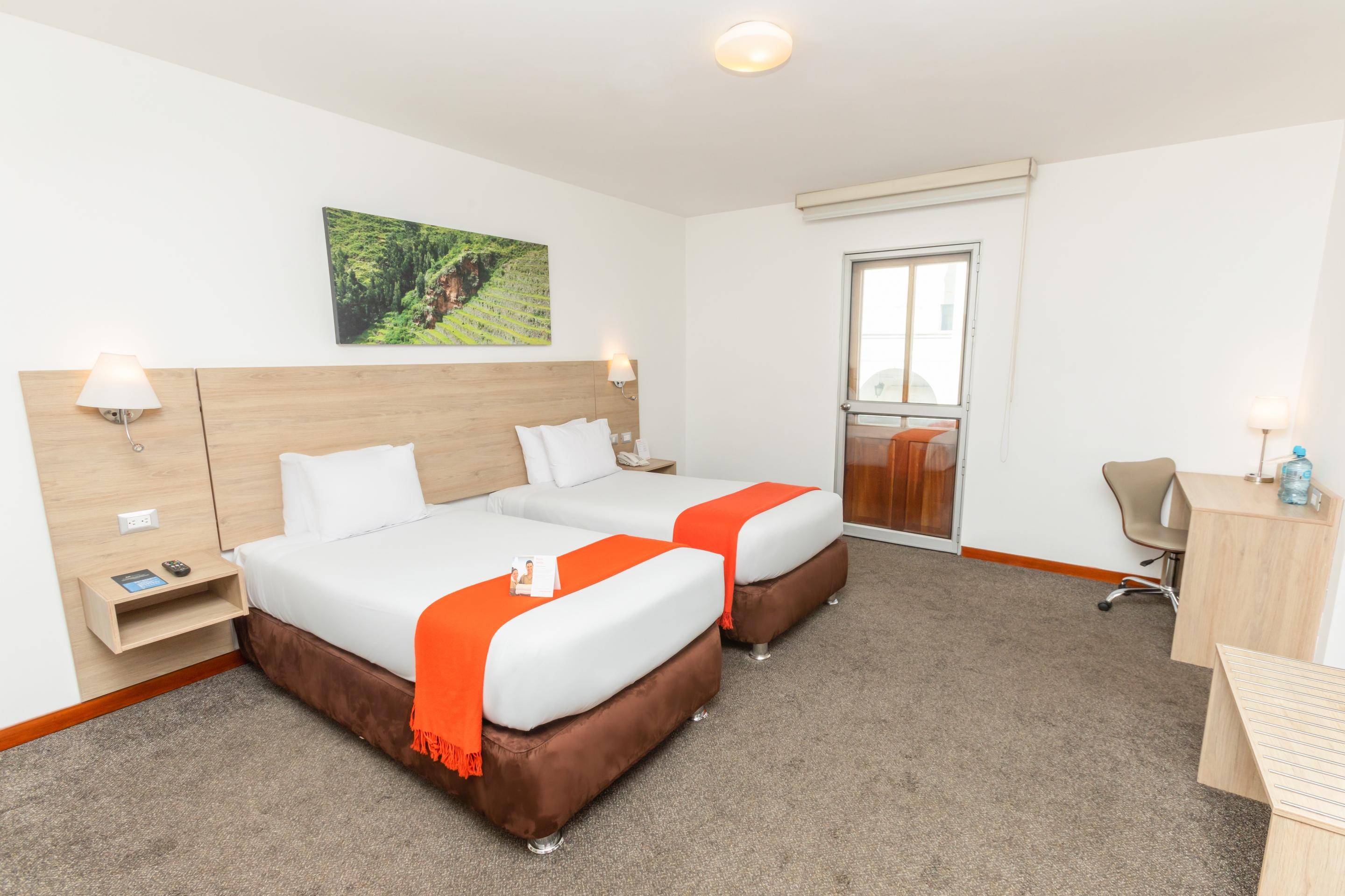 Standard, Twin Beds, Street View