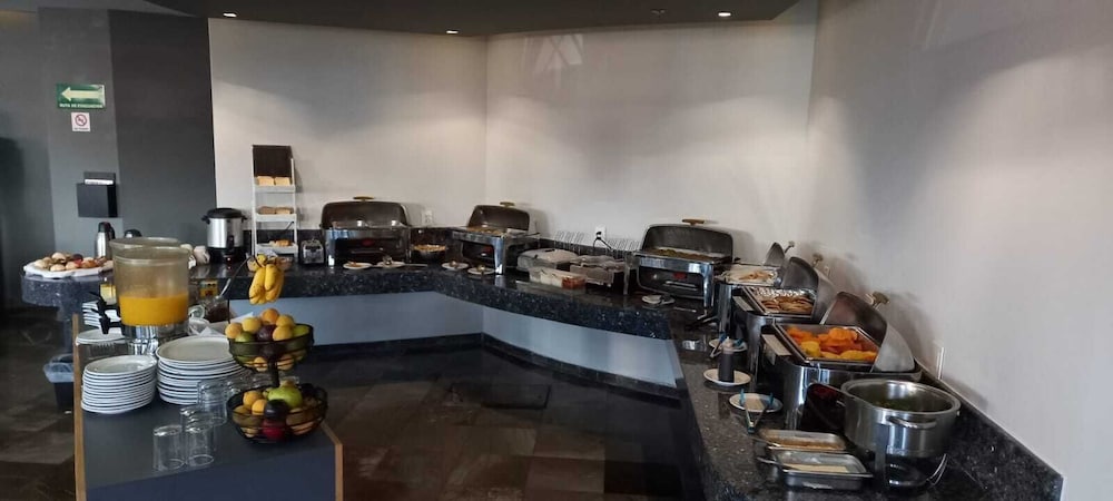 Ramada by Wyndham Mexico City Santa Fe 4/55