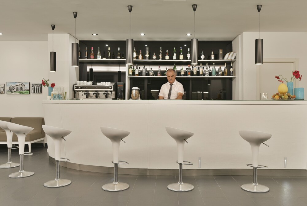 Paestum Inn Beach Resort 9/69
