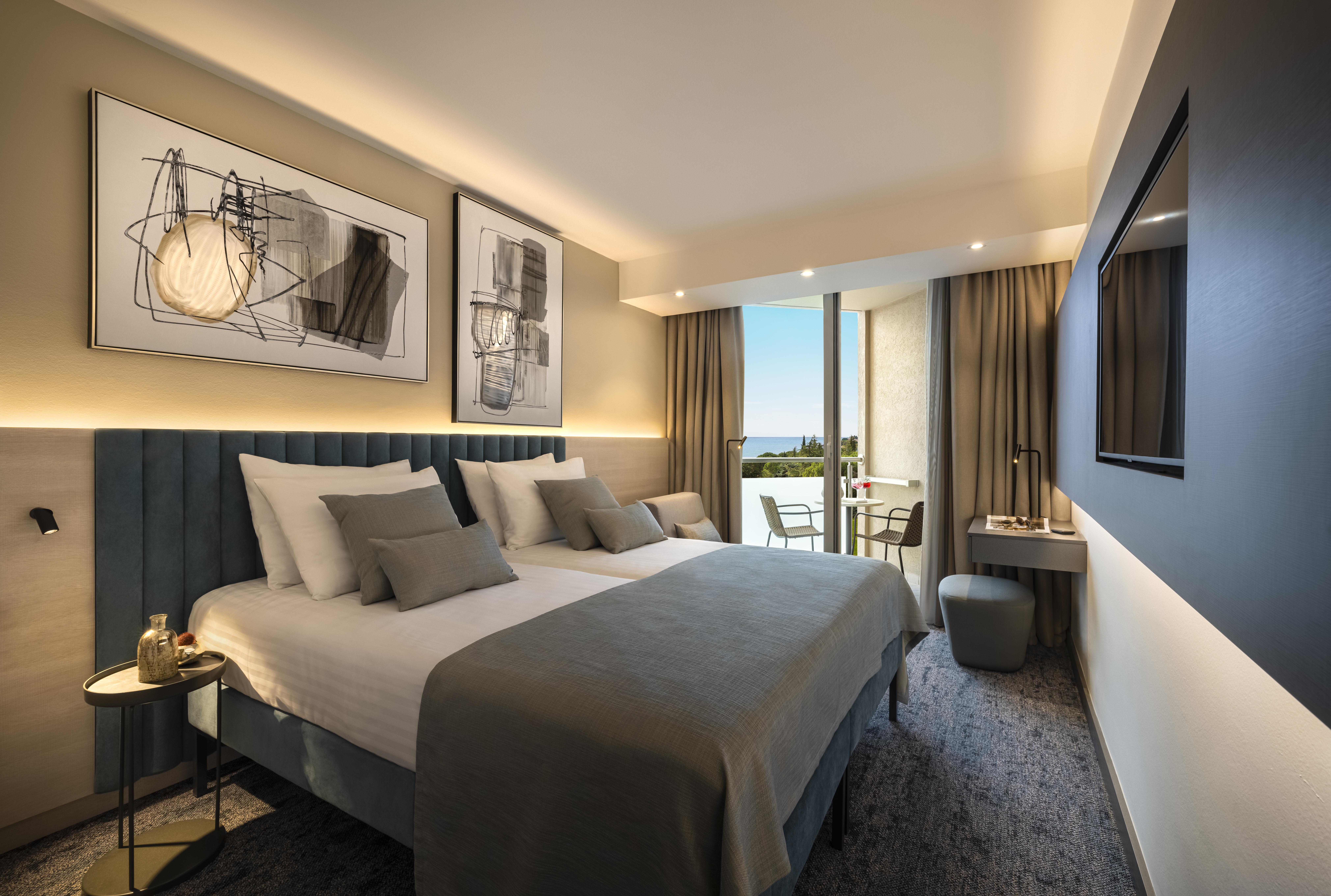 Superior, Sea Side, Balcony