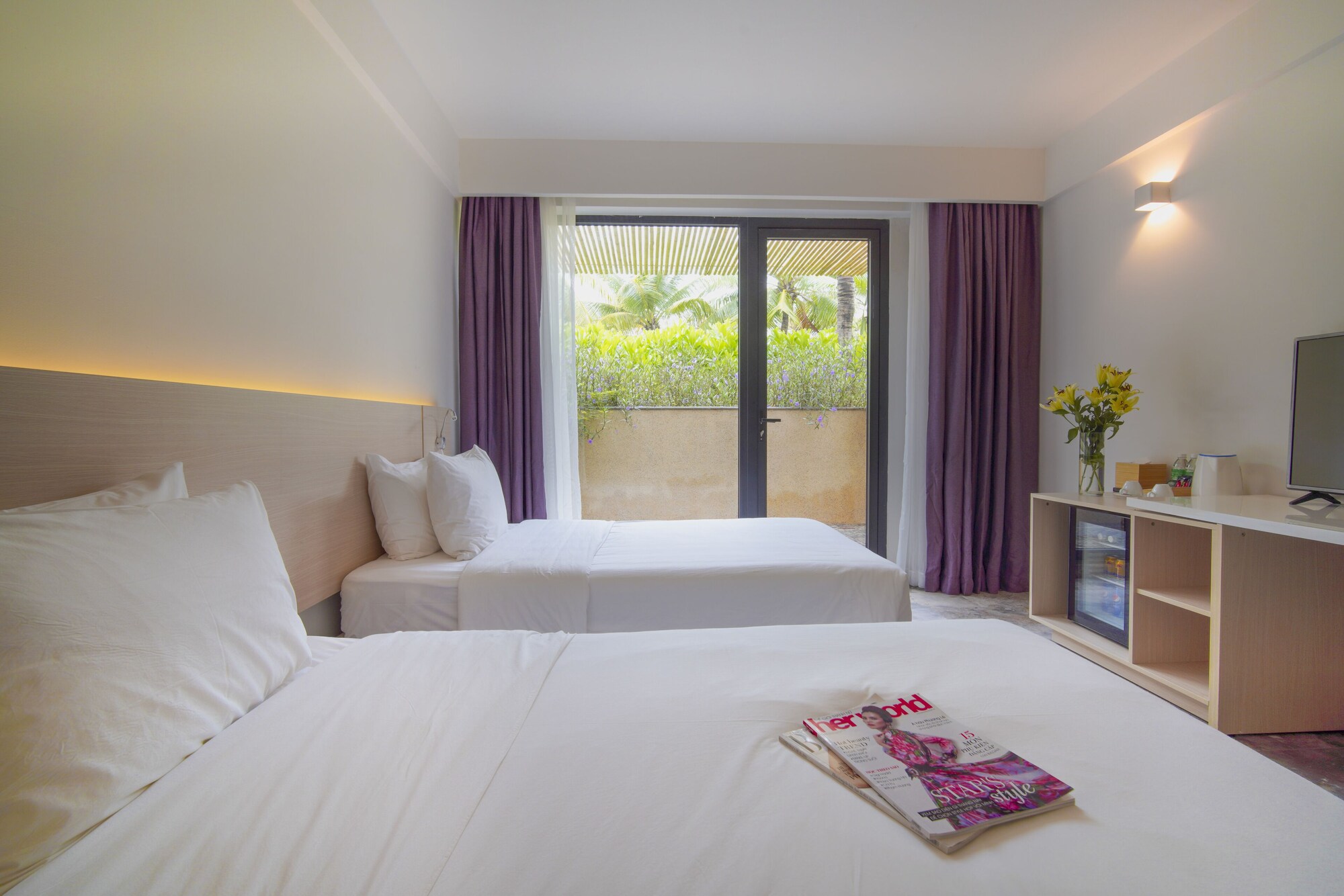 SUPERIOR, TWIN BEDS, GARDEN VIEW