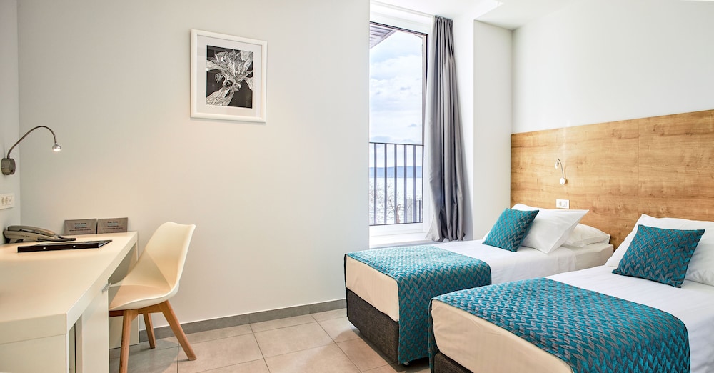 HOTEL STACIJA 18/64