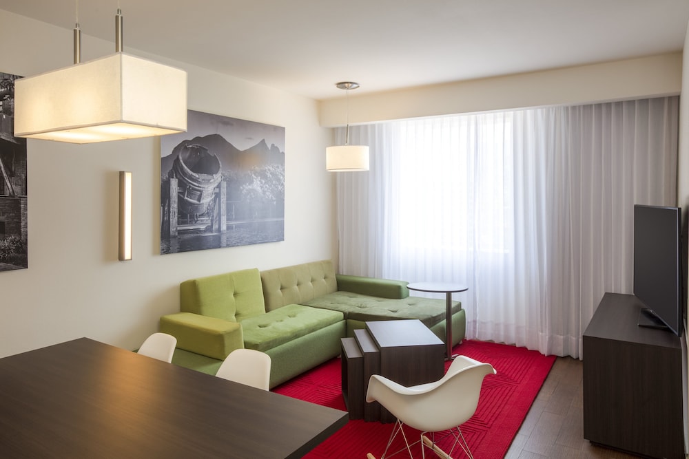 Fiesta Inn Express Monterrey Centro 24/57