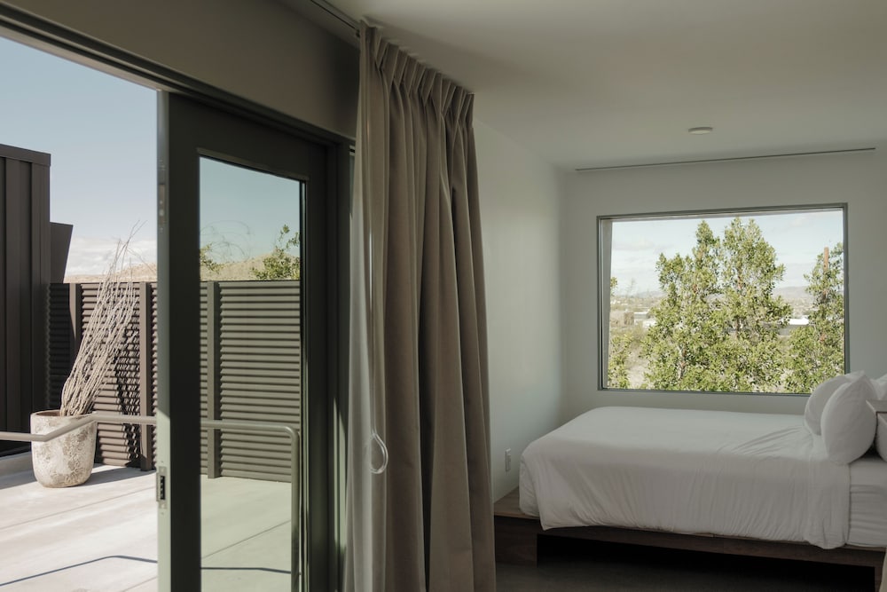 Desert, King Bed