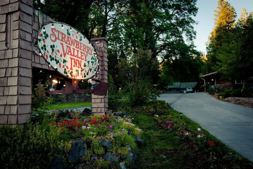Strawberry Valley Inn 7/38