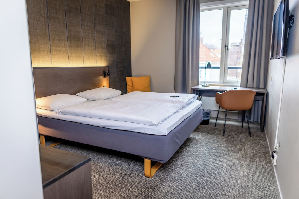 ROOM, TRIPLE