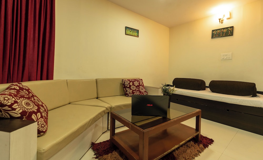 4 Seasons Suites 31/50