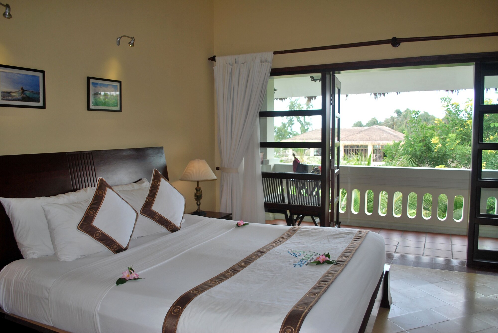 PREMIER, DOUBLE OR TWIN BED, GARDEN VIEW