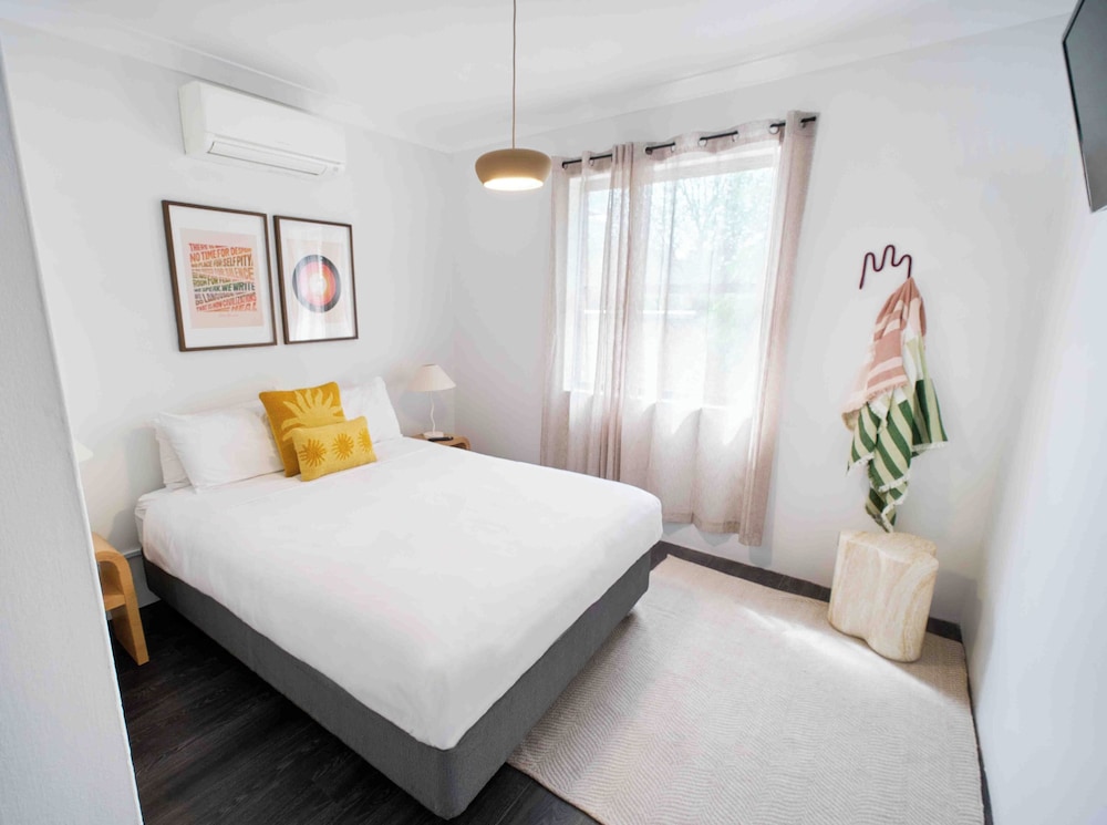 Private, Queen Bed