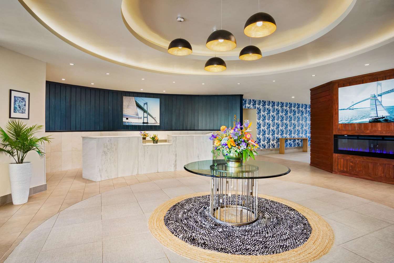Lobby at Wyndham Newport Hotel, MIDDLETOWN - RI