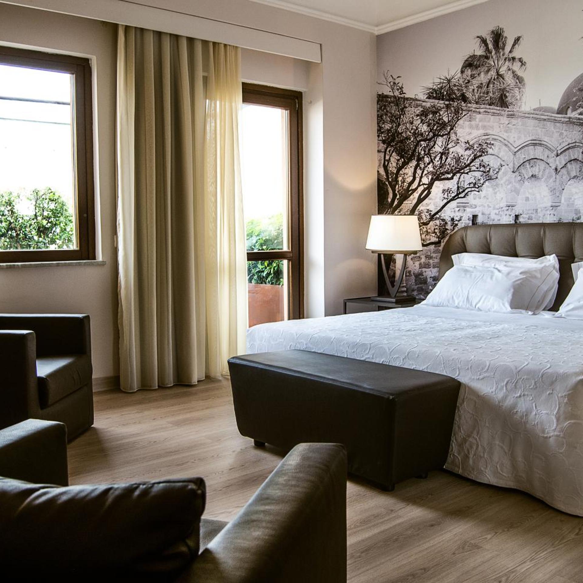 DELUXE, DOUBLE OR TWIN BED