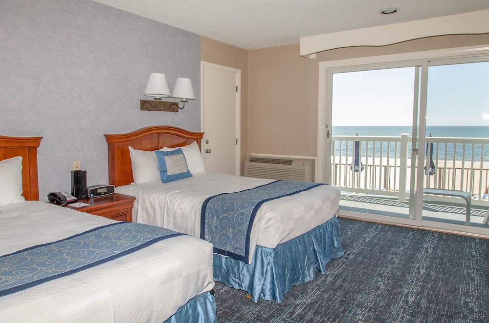 Blue Water Resort on the Ocean 25/79