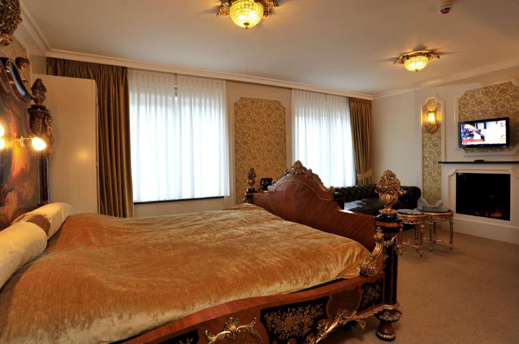 Theme, Superior, Suite, King Bed, Sofa, Living Area