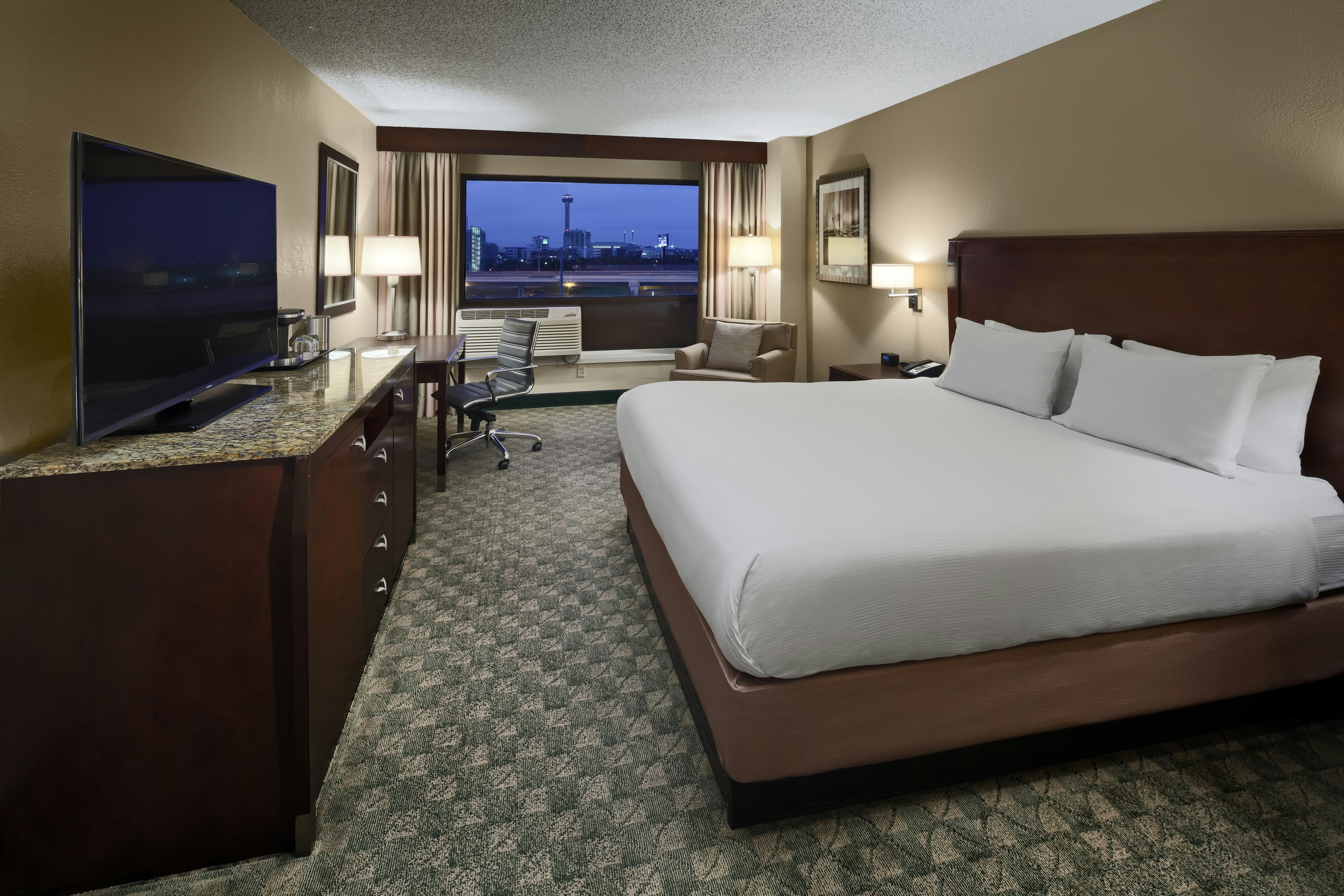 ROOM, KING BED