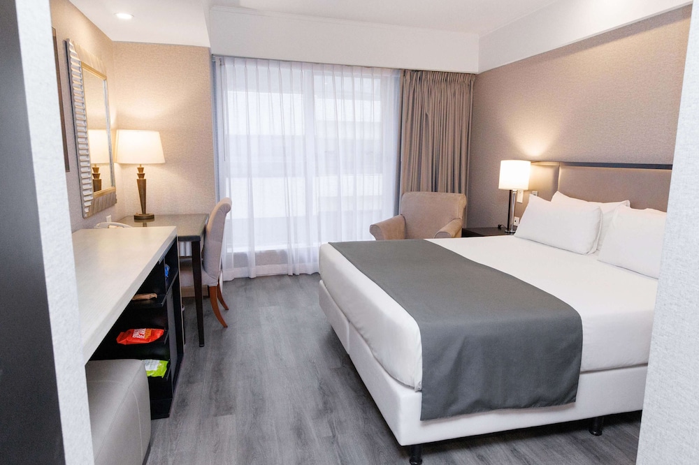ROOM, KING BED