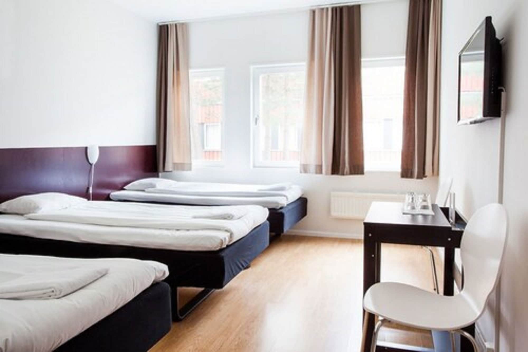 ROOM, TRIPLE