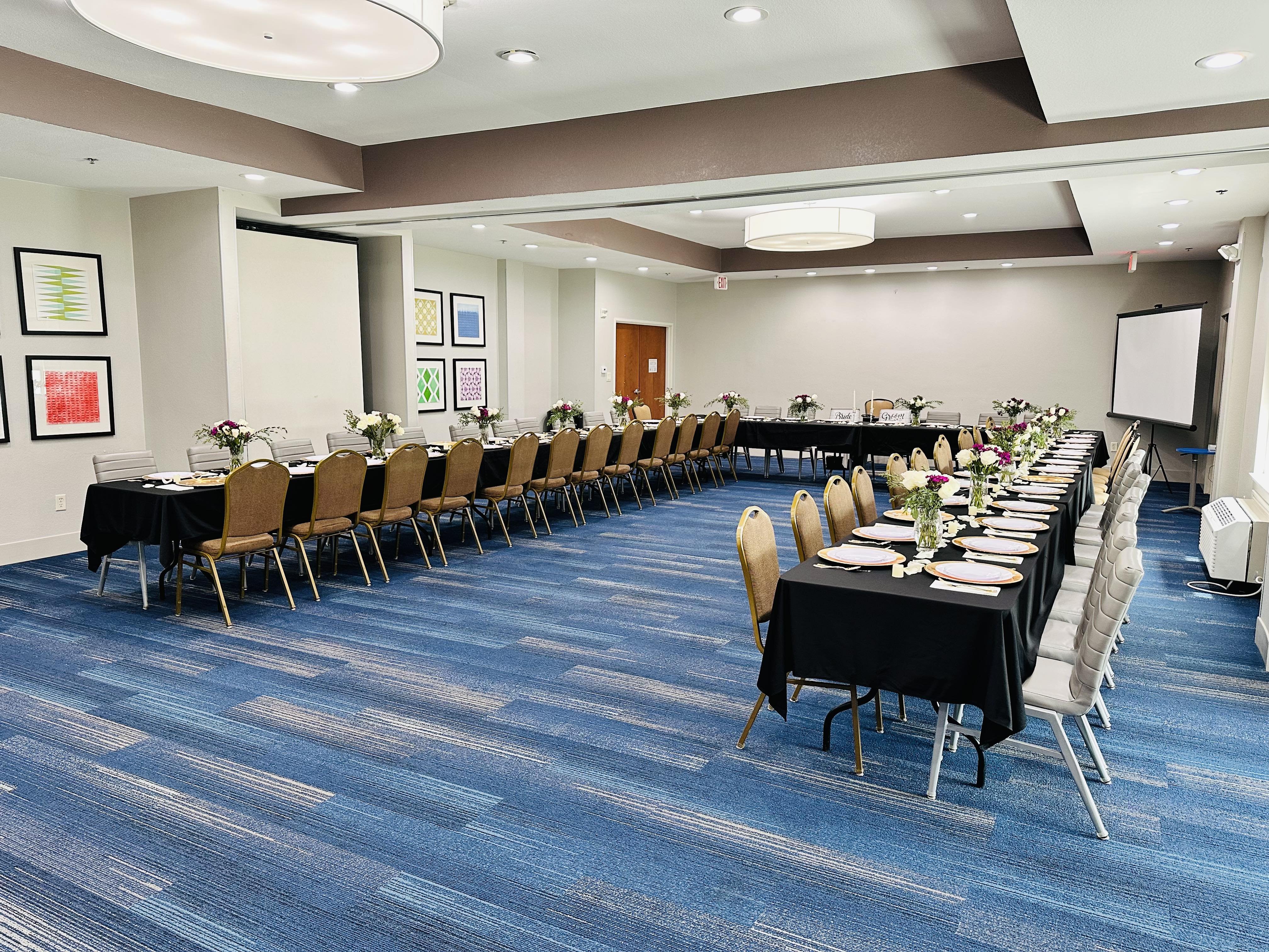 Holiday Inn Express Hotel and Suites Mansfield 50/52