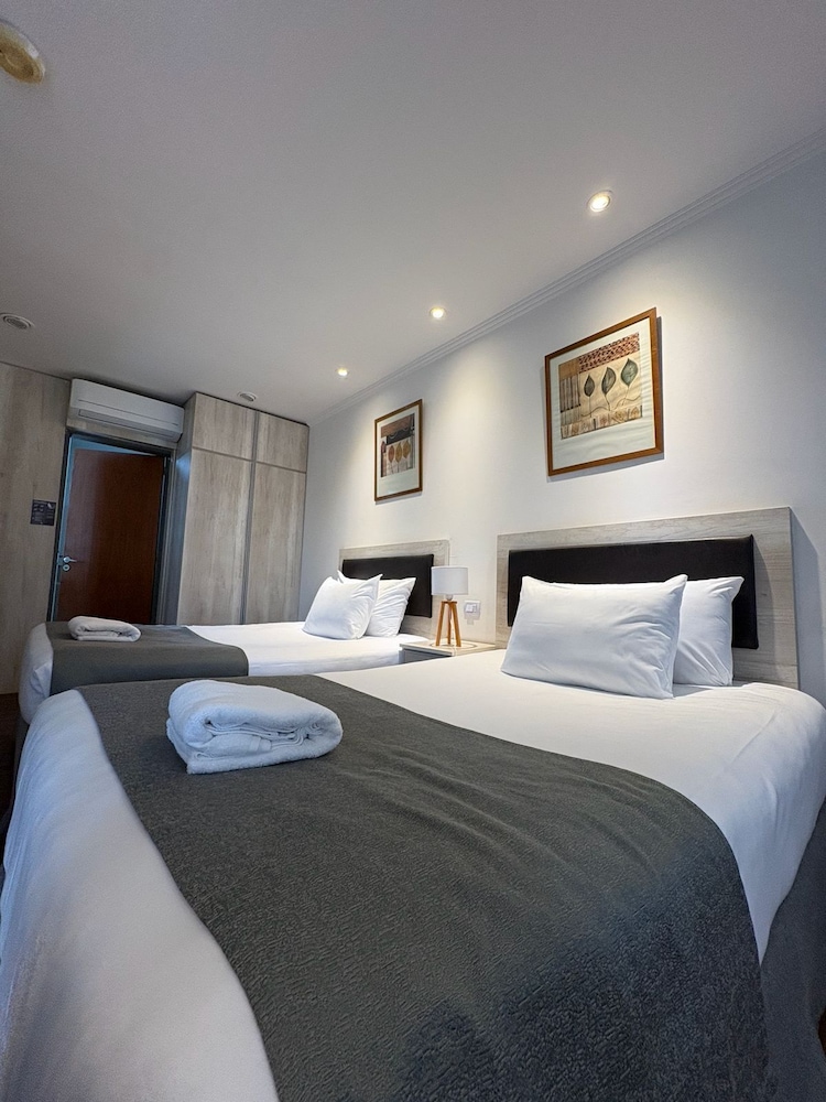 Hotel Camberland 10/25