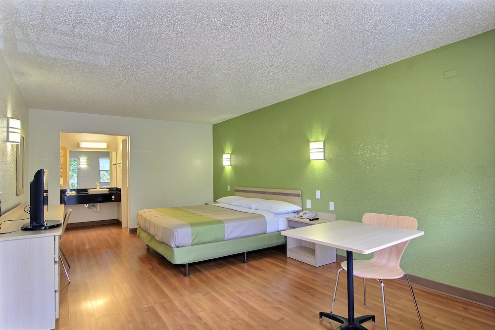 Motel6 Austin, TX - Central Downtown UT 26/53