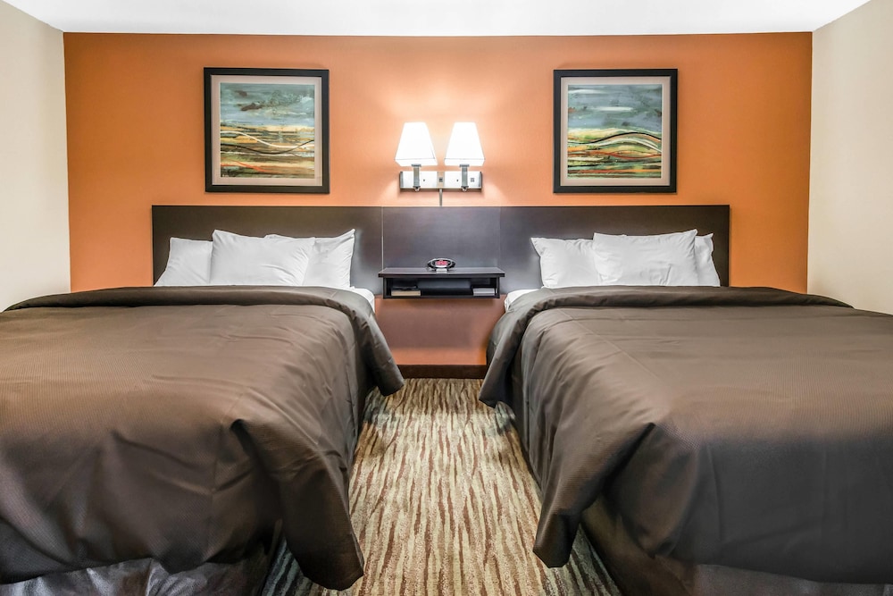 Efficiency, 2 Queen Beds, Accessible
