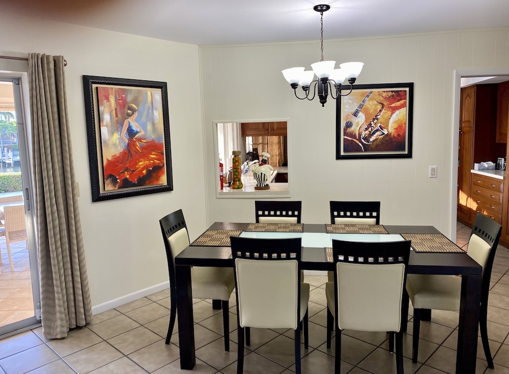 Villa Marco Island 36/50